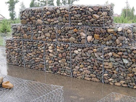 用石籠網做擋土墻有哪些好處？施工時要注意哪些問題？